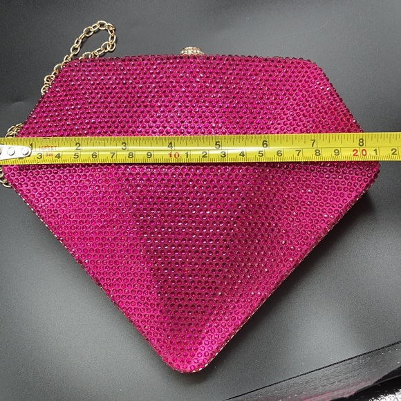 24HR DROP ⬇️ Sug Rhinestone encrusted Diamond Shaped purse/clutch - Picture 8 of 12